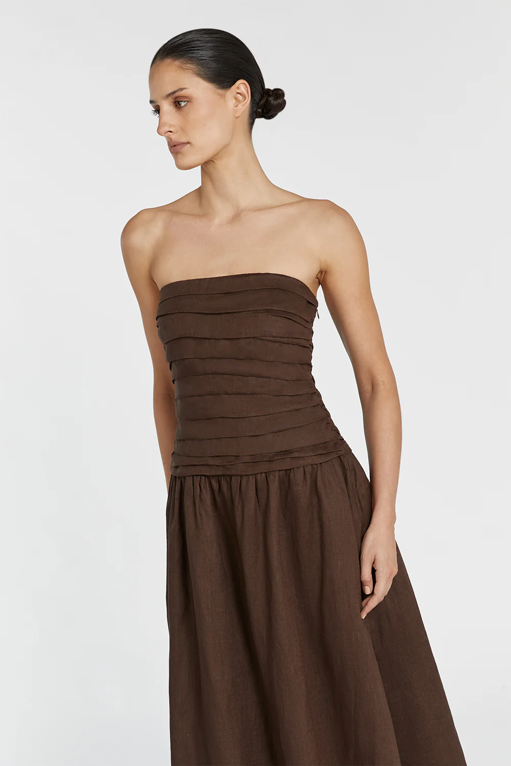 CATANIA BITTER CHOC LINEN STRAPLESS MIDI DRESS - Image 2