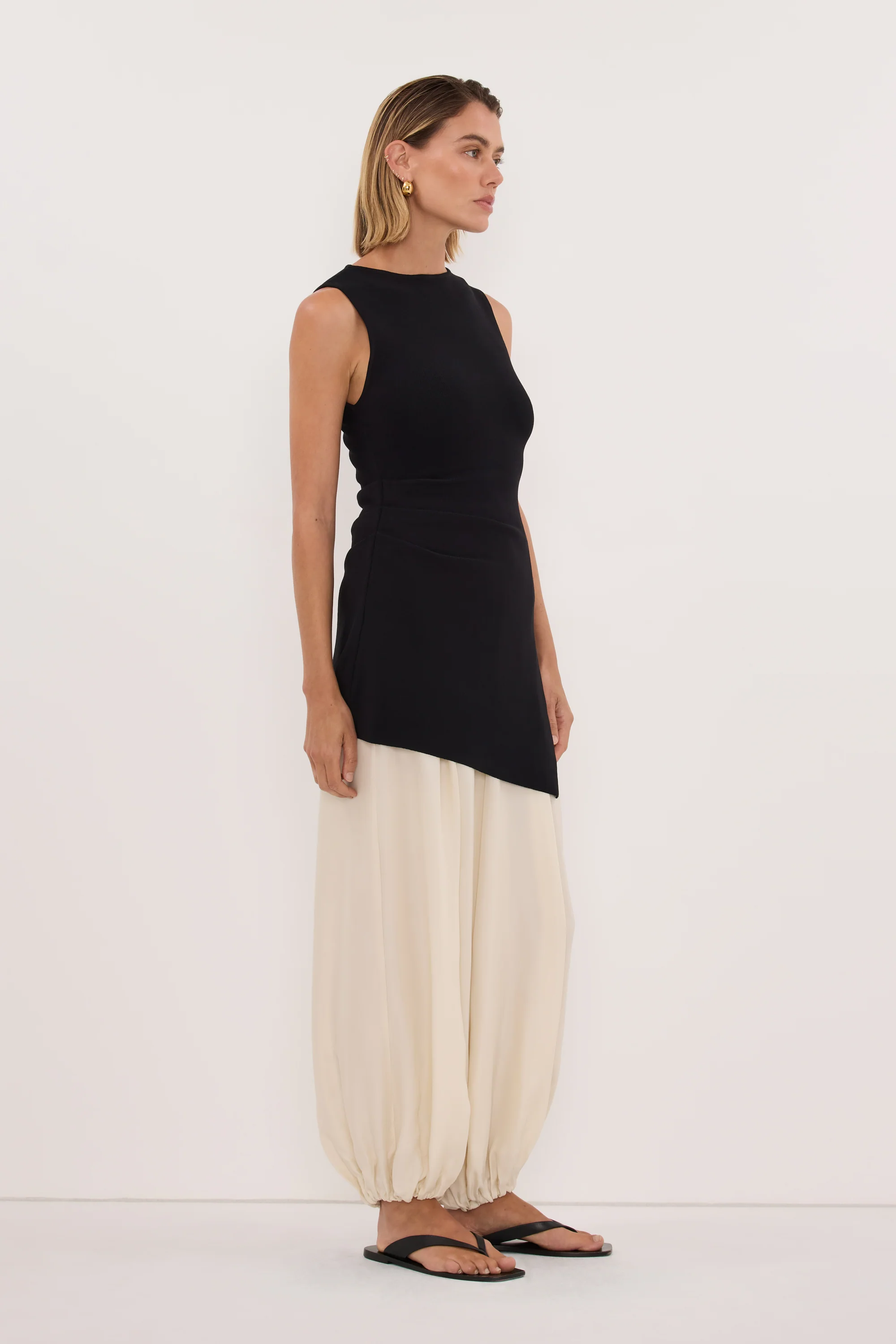CLEO BLACK SLEEVELESS LONGLINE KNIT TOP - Image 3