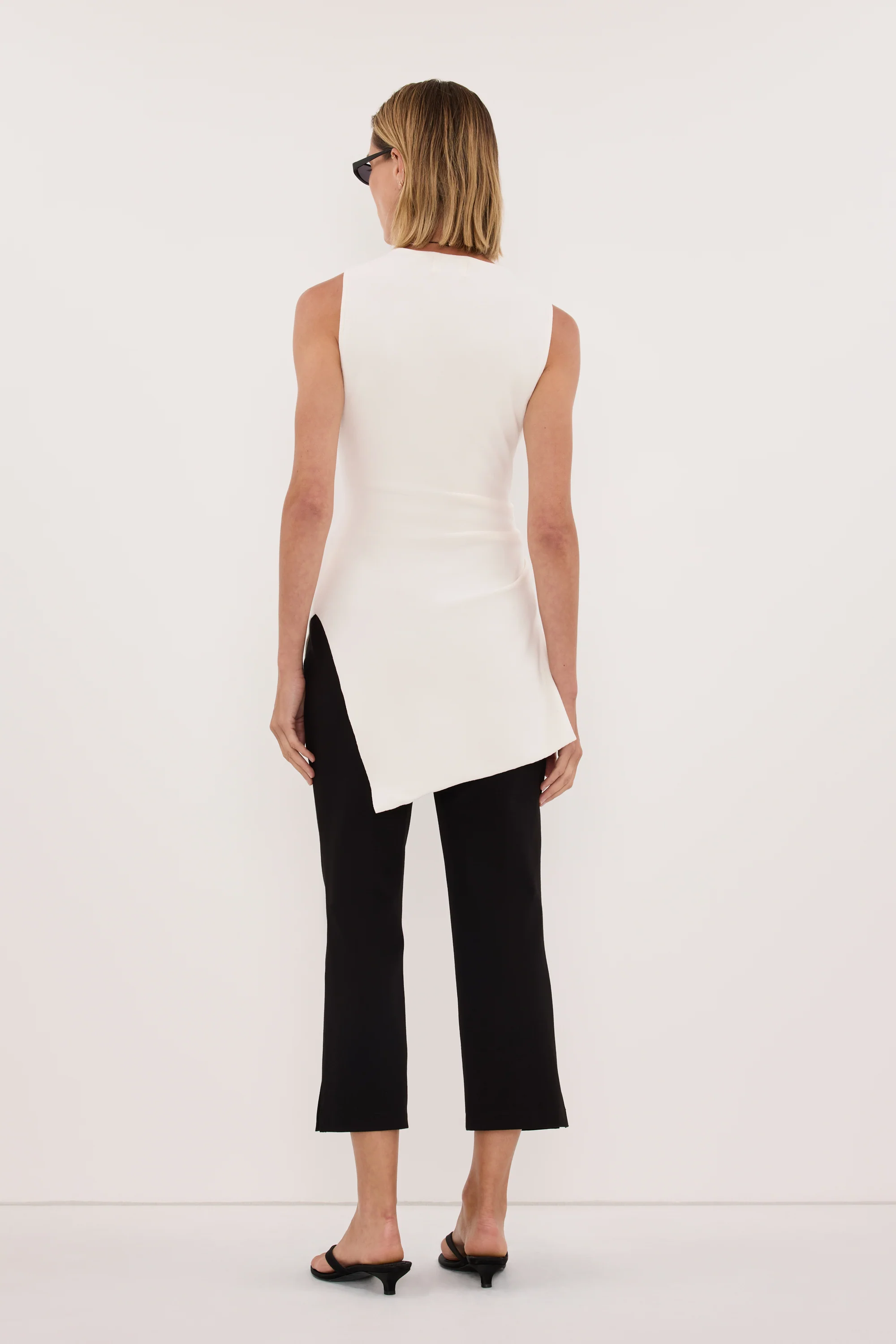 CLEO WHITE SLEEVELESS LONGLINE KNIT TOP - Image 4