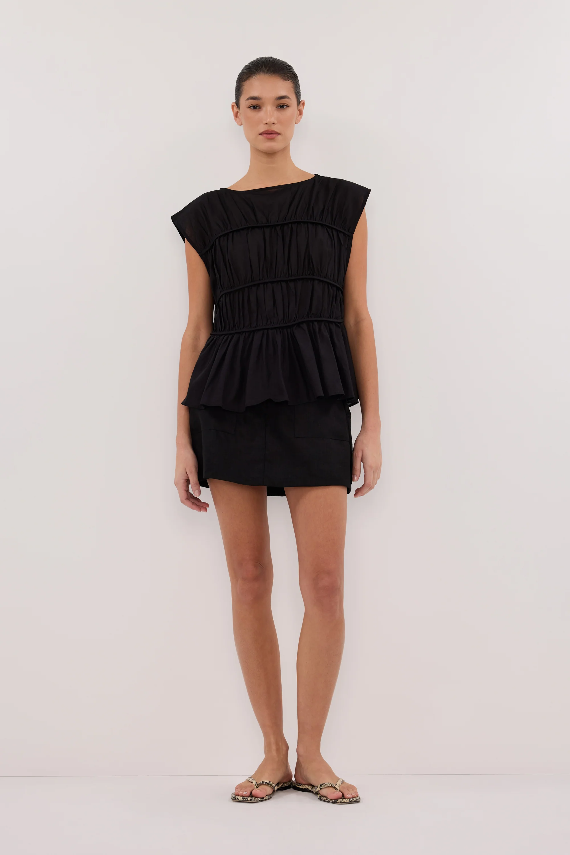 EVA BLACK LINEN SKORT