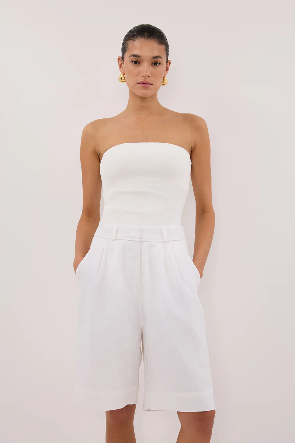 KAYLA WHITE LINEN BERMUDA SHORT - Image 2