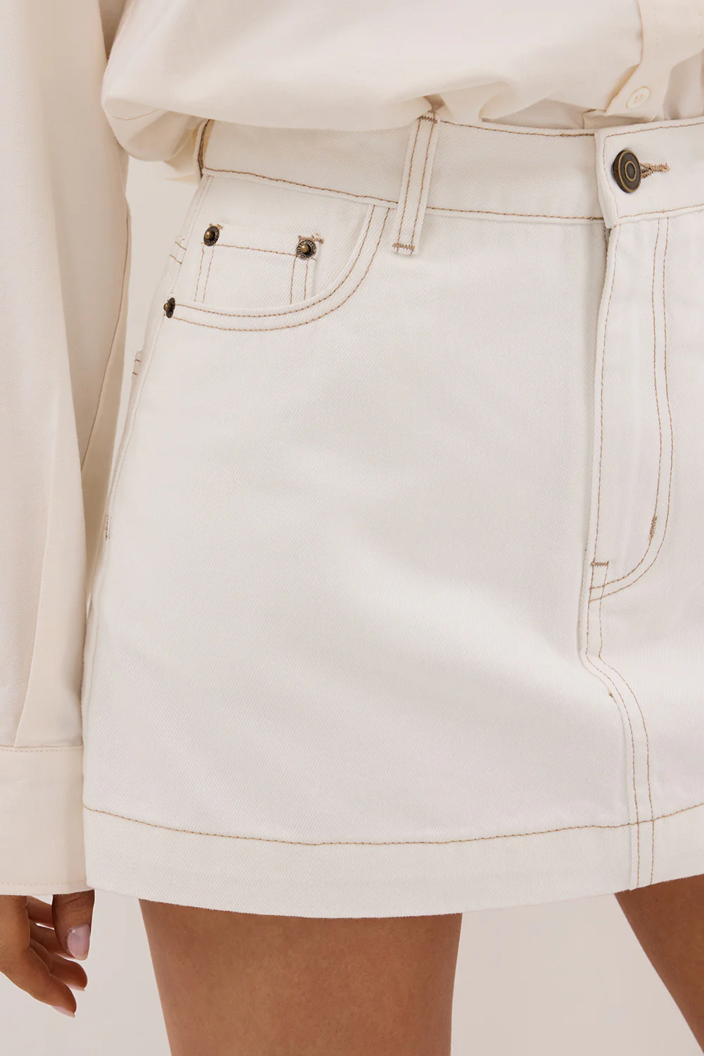 KERA WHITE DENIM A LINE SKORT - Image 5