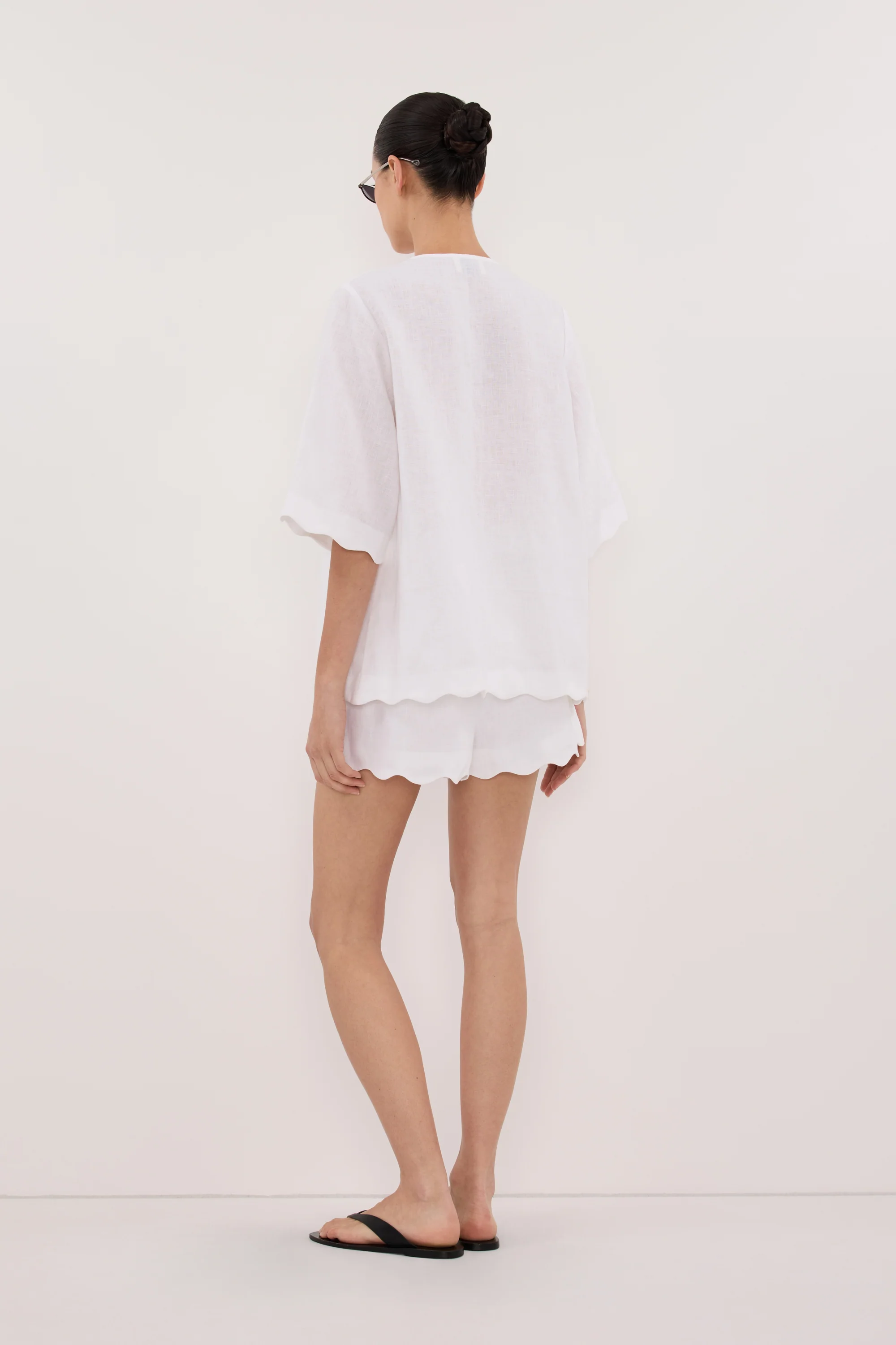 LELA WHITE LINEN SHORT - Image 4