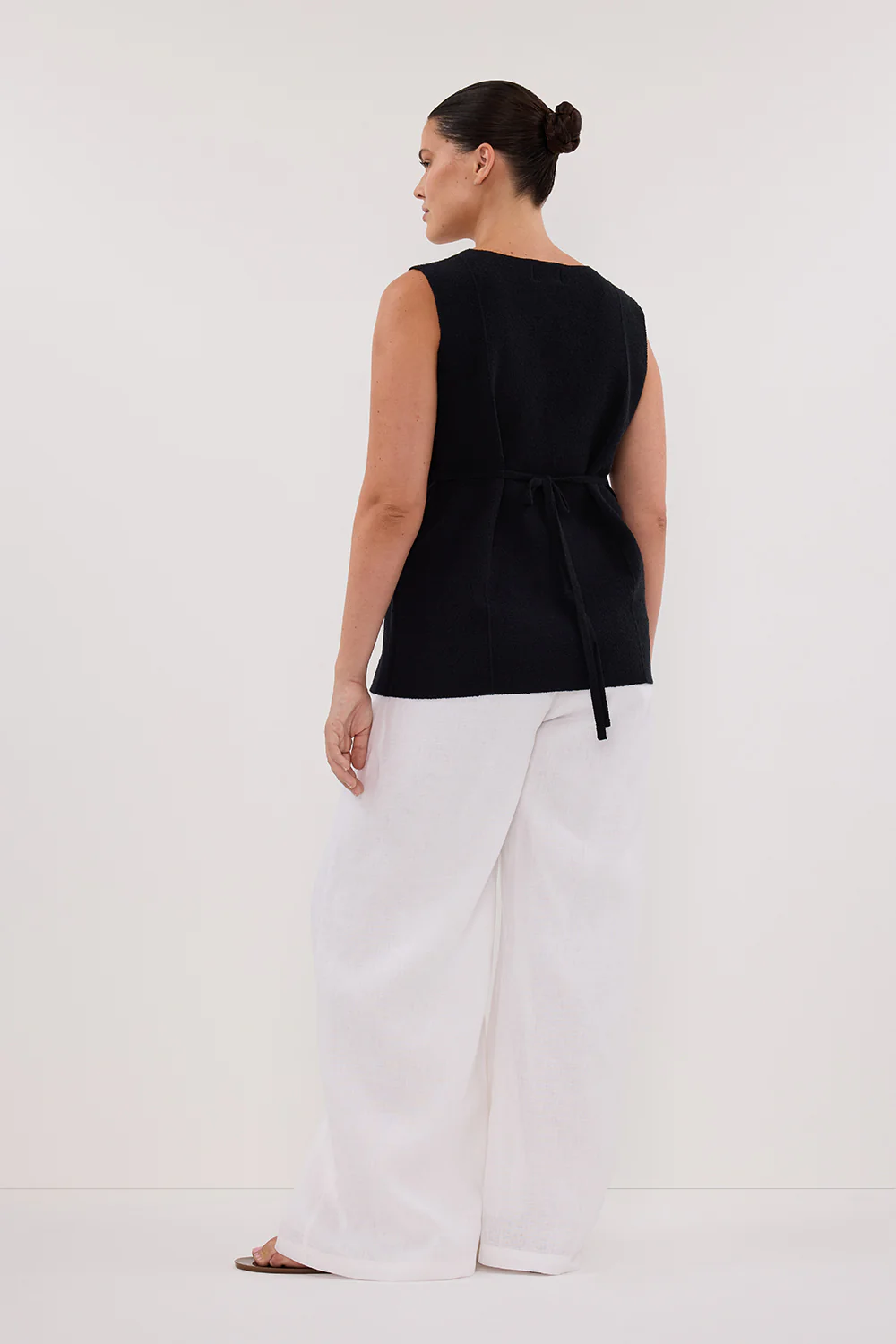 LISA BLACK TAILORED KNIT VEST - Image 8