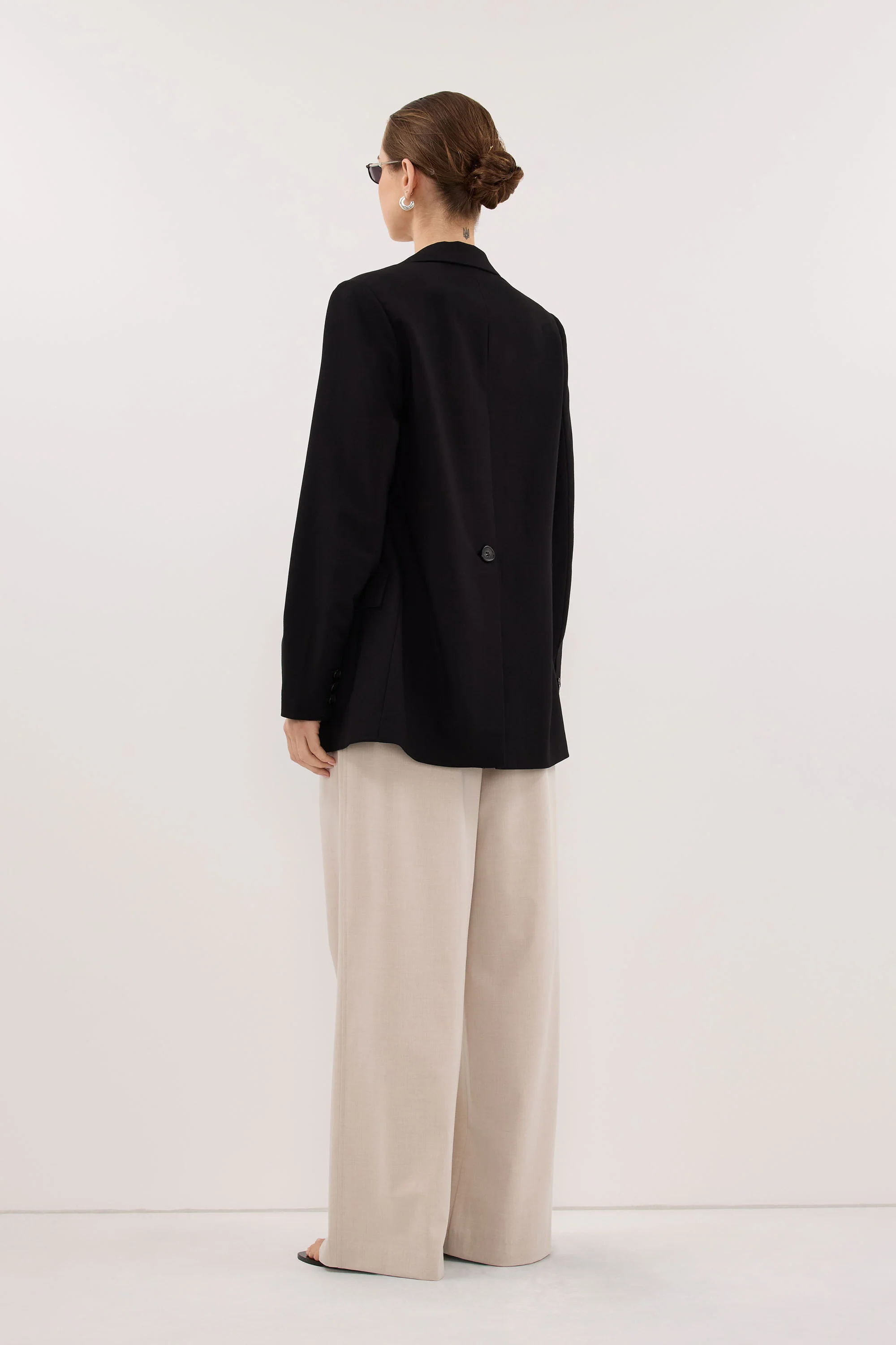 LIZA BLACK OVERSIZED BLAZER - Image 4