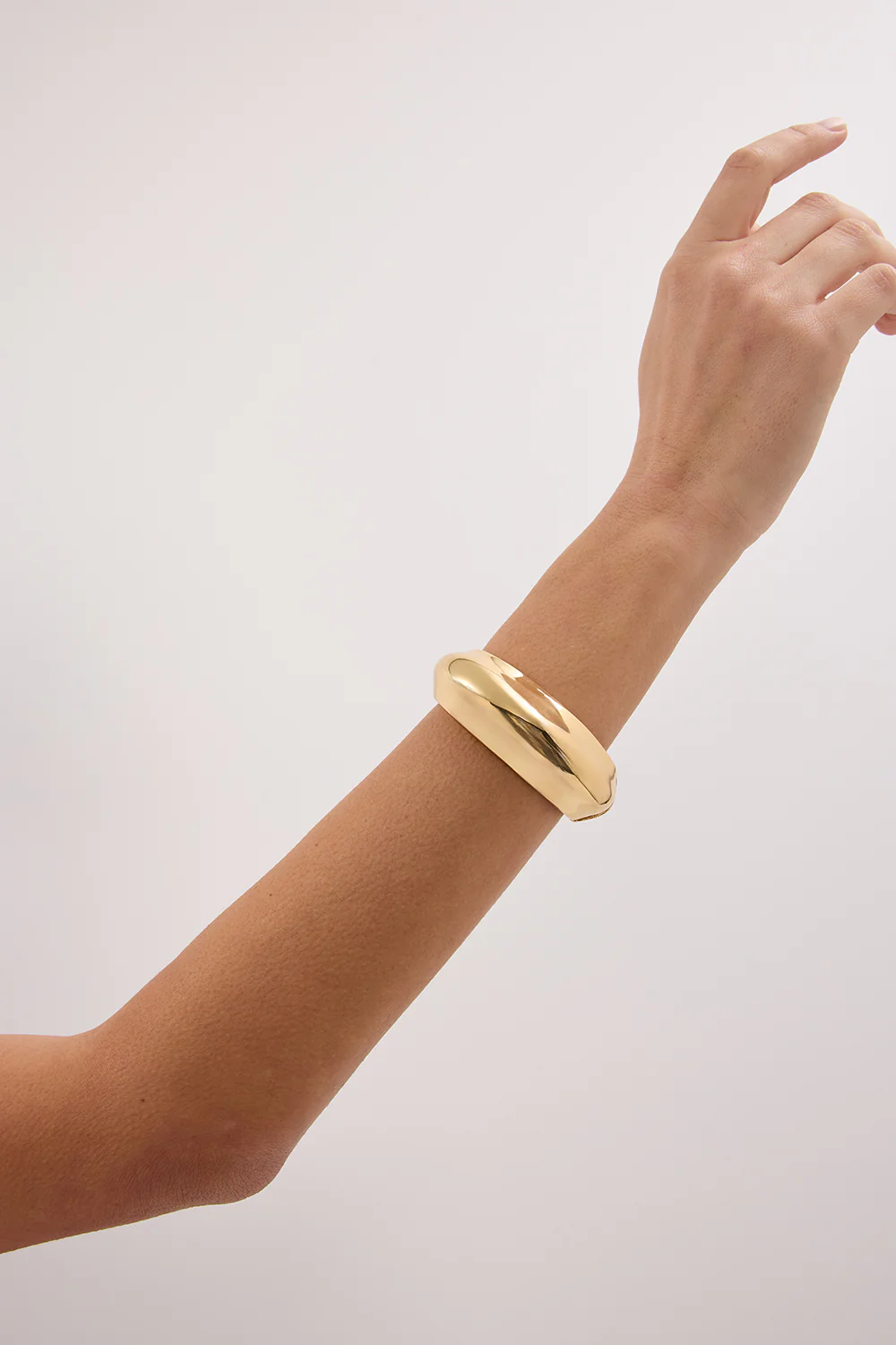 NOAH THE LABEL GOLD BIG BULB BANGLE - Image 2