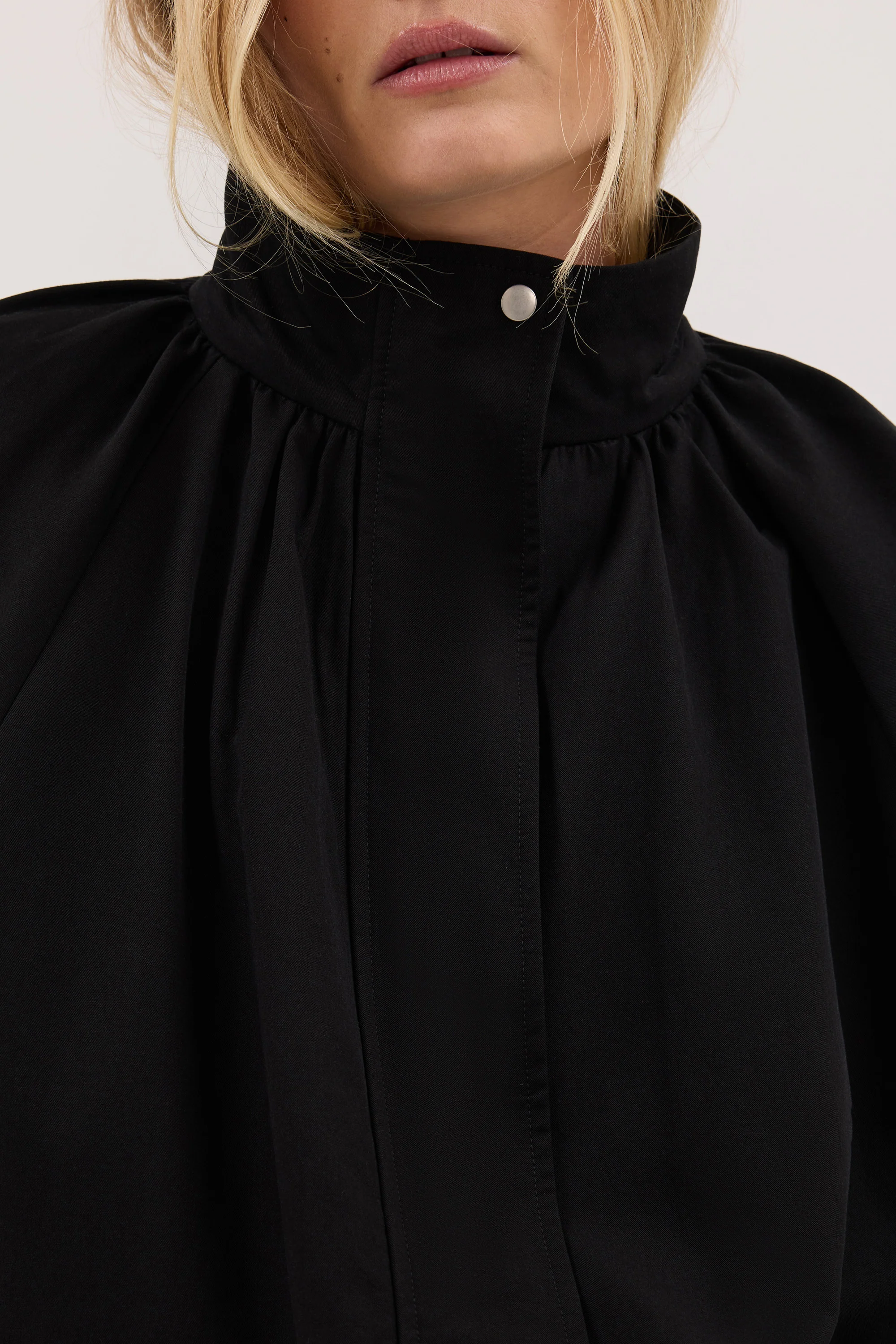 OAKLEE BLACK BATWING LIGHTWEIGHT JACKET - Image 5