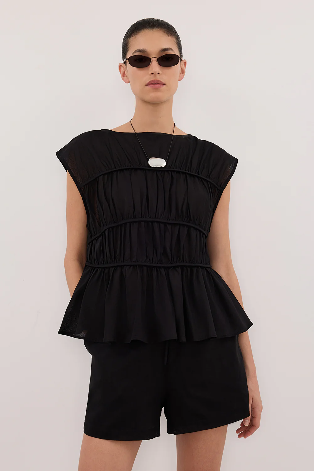 QUINN BLACK LINEN SHORT - Image 2