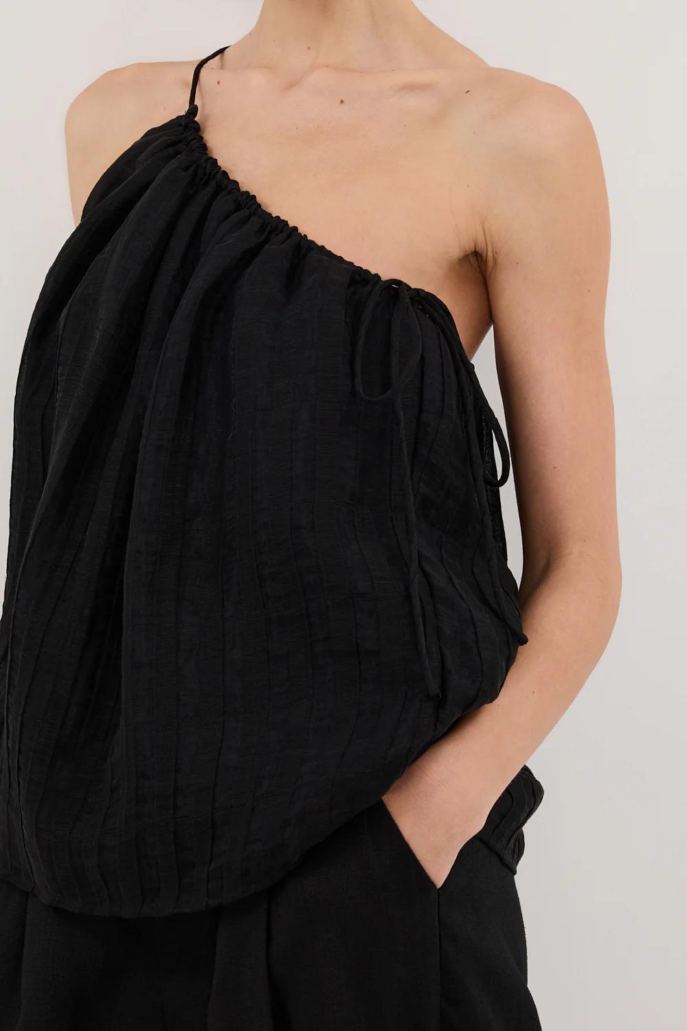 TAHITI BLACK ONE SHOULDER TOP - Image 5